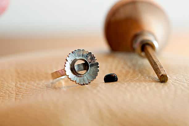 Cabochon ruby ring setting preparation with bezel pusher tool